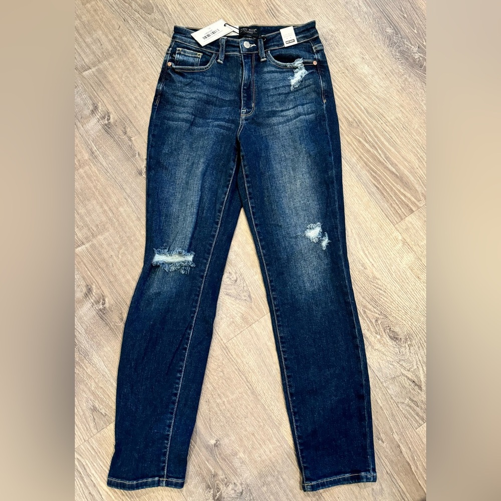 Judy Blue Going Steady destroyed boyfriend Jean size 1/25.